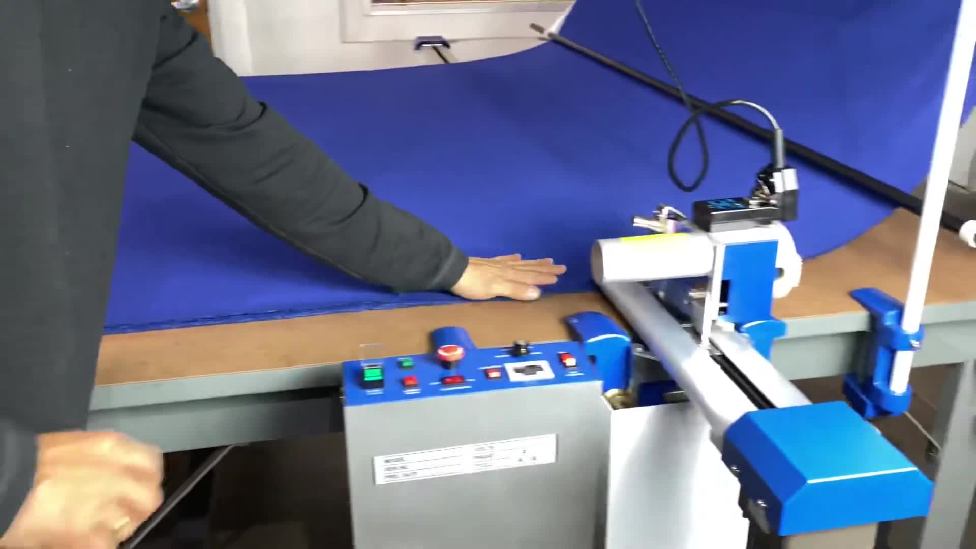 How to spread fabric easily, Cutting Table, Automatic end cutter